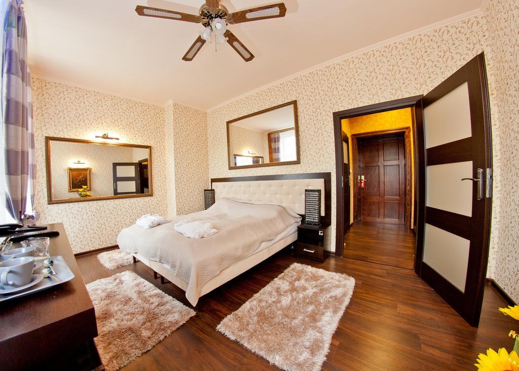 Palac Saturna Czeladź Habitación foto